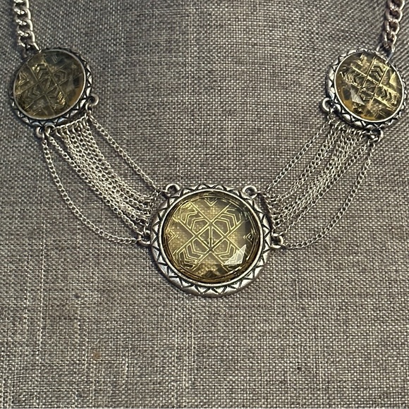Medallion statement swag necklace - Picture 2 of 4